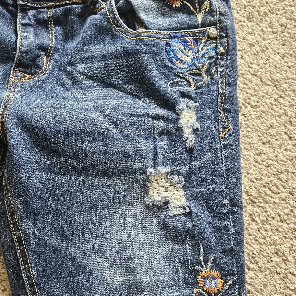 Embroidered Jeans - Picture 3 of 11